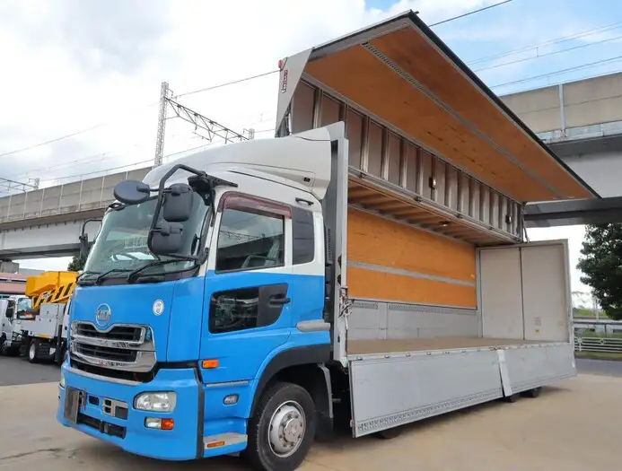 日産UD クオン 大型 ウイング エアサス ベッド の中古トラック【車両No.151589】